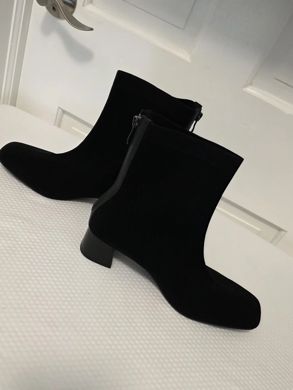 Vivaia Squared Toe Black Ribbed Stretch Ankle Booties Block Heel Size 40.5/9.5